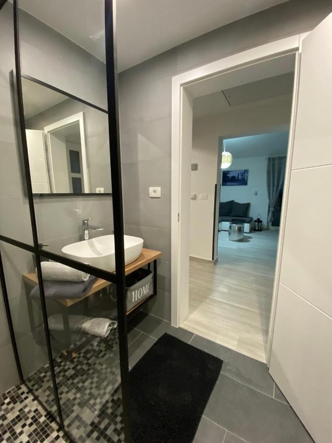Apartma Mija-Dekani Ngoại thất bức ảnh