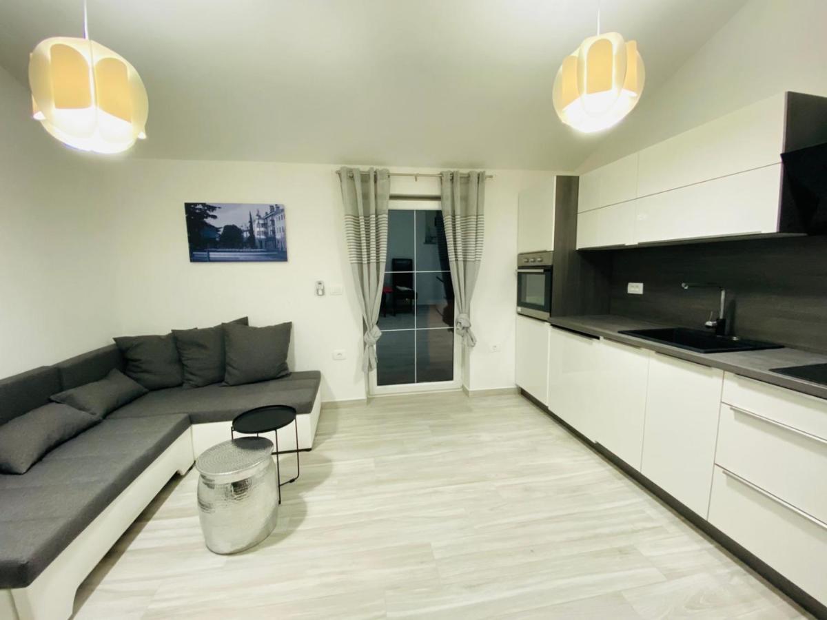Apartma Mija-Dekani Ngoại thất bức ảnh